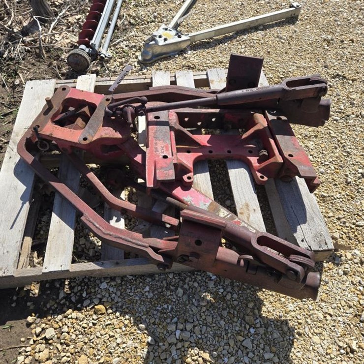 #501 • IH 2PT FAST HITCH