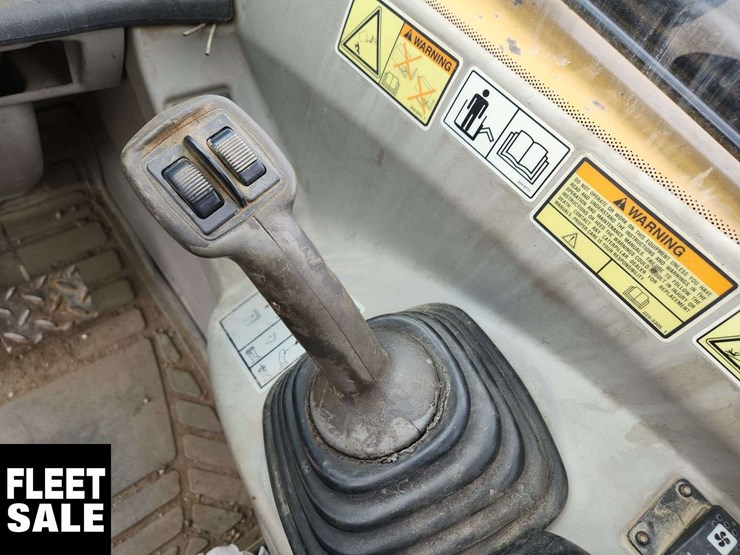 2005-caterpillar-th580b-image-10