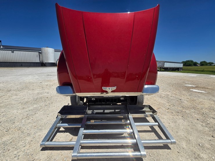 2023-peterbilt-567-image-41