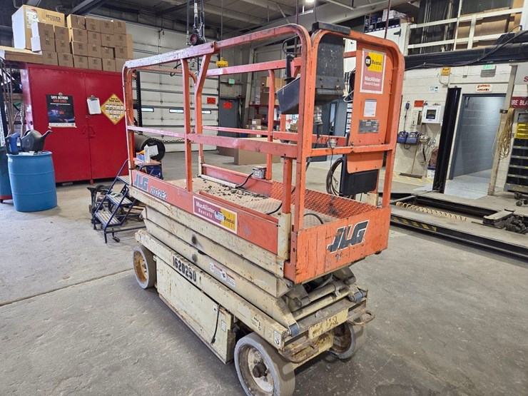 1999-jlg-2032-e2-electric-scissor-lift-image-12