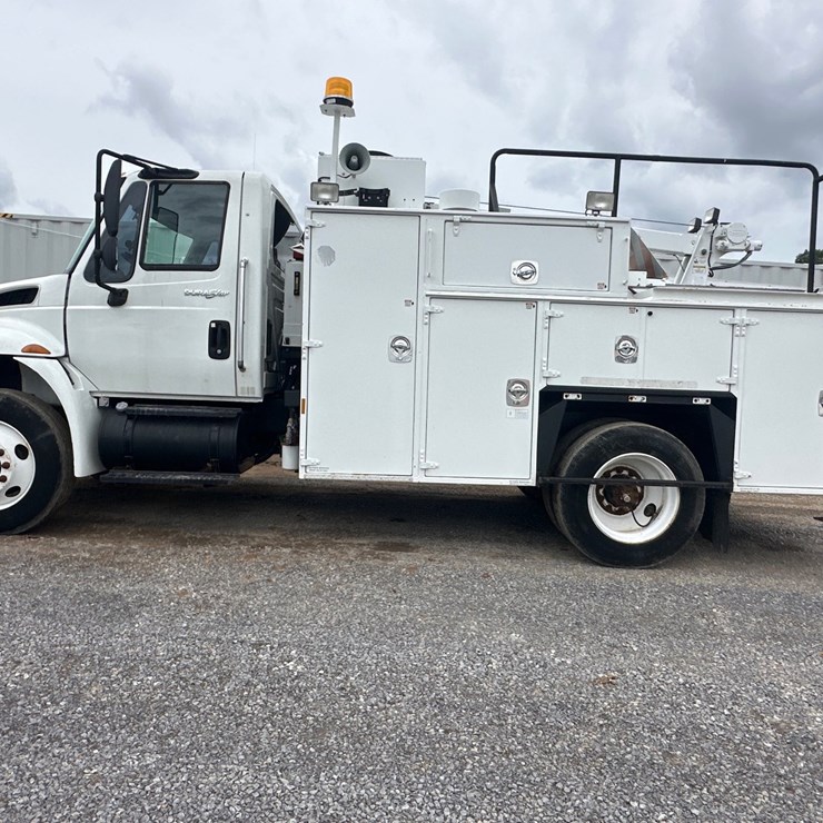 2010 INTERNATIONAL DURASTAR 4300