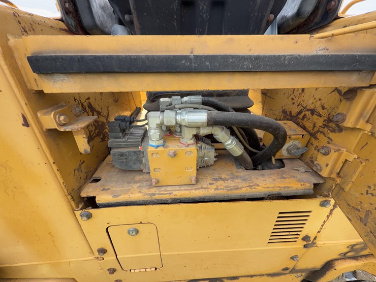 1995-caterpillar-d4c-image-23