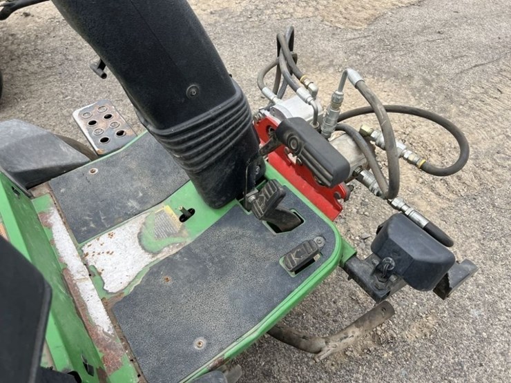 2000-john-deere-2500-image-5