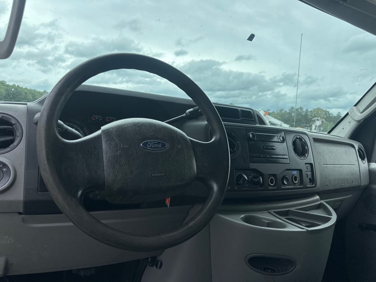 2011-ford-e450-image-8