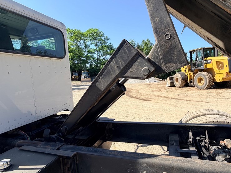 2006-peterbilt-335-image-63