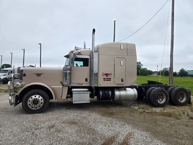 2016-peterbilt-389-image-6