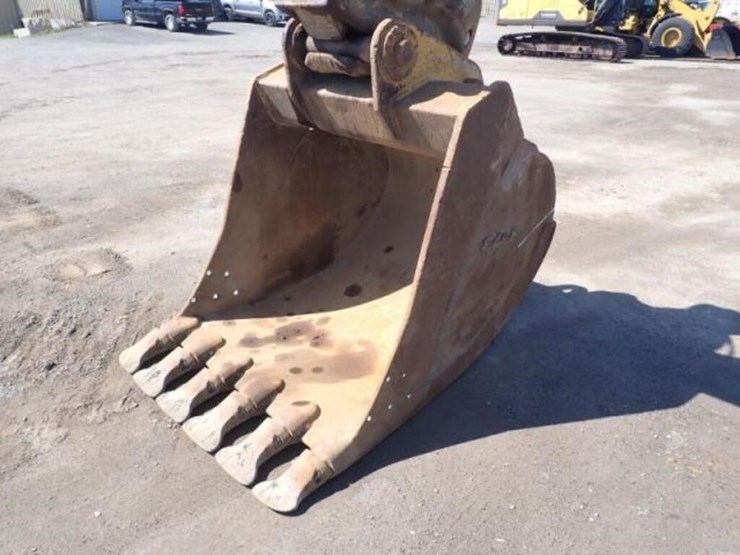 2017-deere-250g-lc-image-23