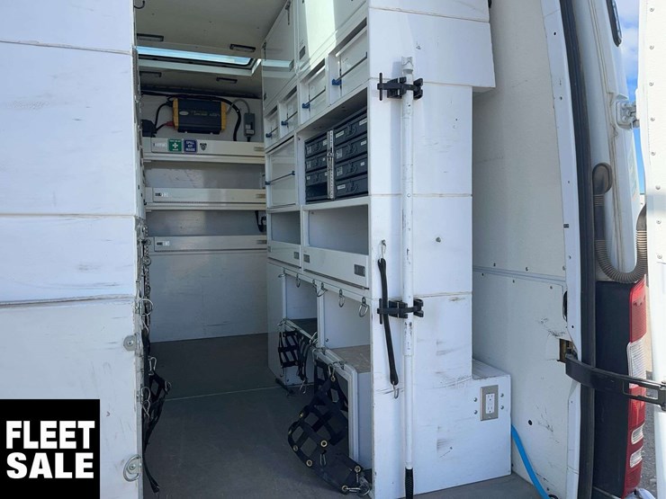 2017-mercedes-benz-sprinter-3500-xd-image-23