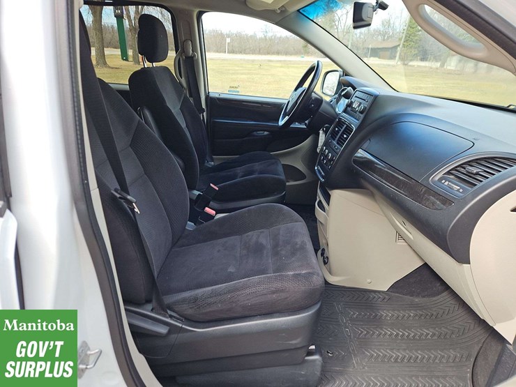 2014-dodge-grand-caravan-image-27