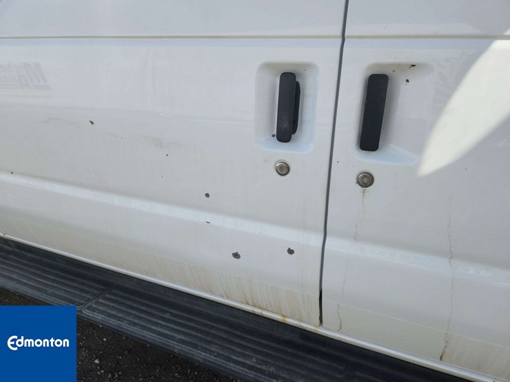 2012-ford-cargo-image-33