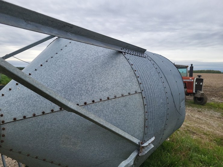 feed-bin-w/stand-image-13