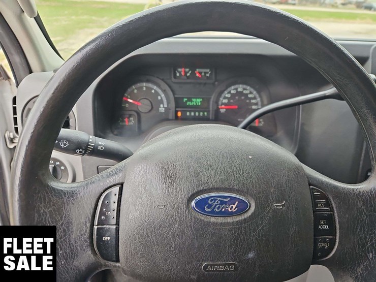2013-ford-cargo-image-26