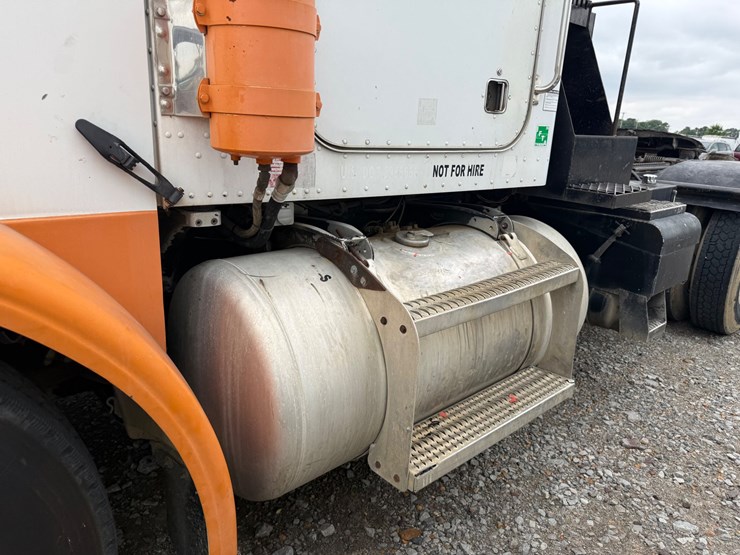 peterbilt-357-image-32
