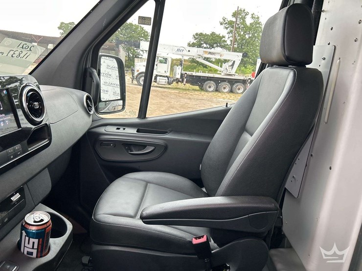 2021-mercedes-benz-sprinter-4500-image-19