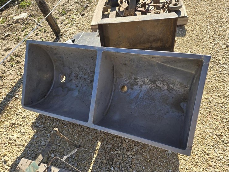 #709-•-stainless-steel-sink-image-4
