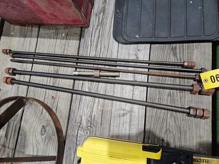 #6263-•-assorted-threaded-metal-rods-image-1