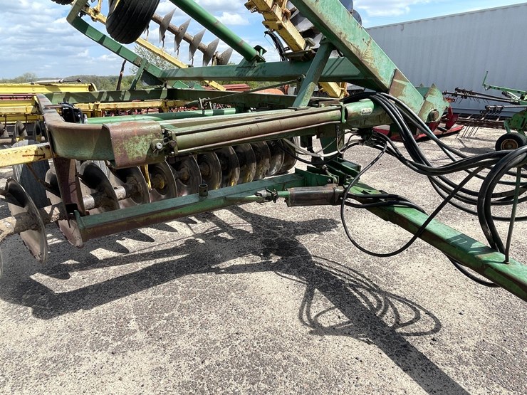 john-deere-220-image-23