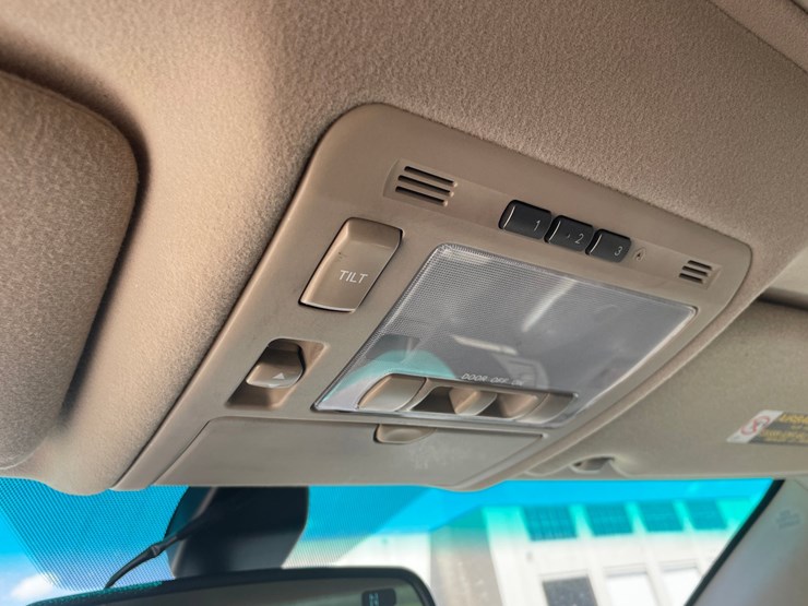 2004-lexus-rx330-image-36