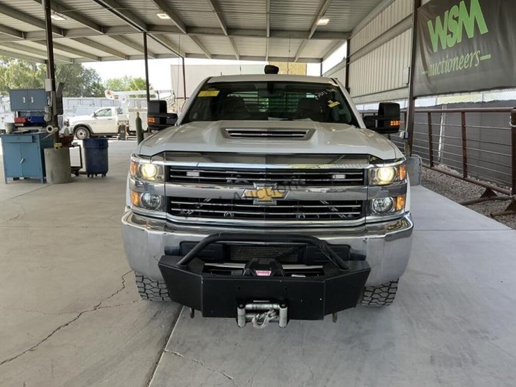 2017-chevrolet-silverado-3500hd-image-3