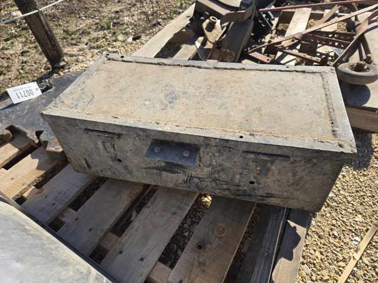 #710-•-tool-box-for-weights-on-frame---came-off-7140-image-2