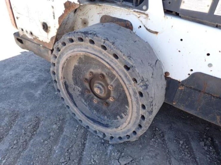 2014-bobcat-s590-image-29