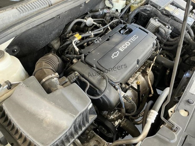 2013-chevrolet-cruze-ls-sdn-image-11