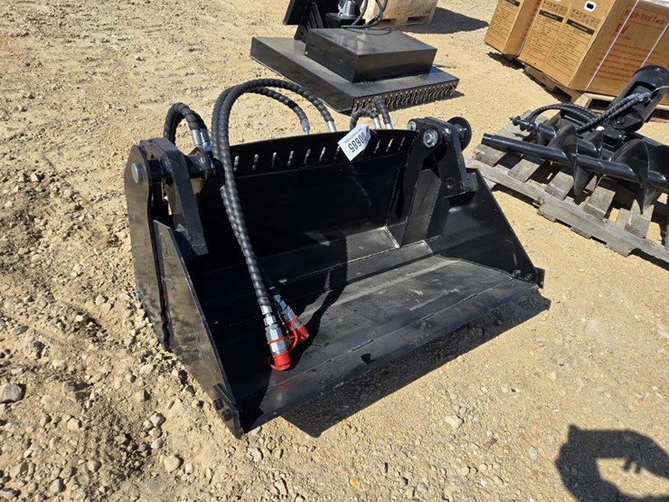 #685-•-new-sdlanch-mini-skid-steer-4-in-1-bucket-image-1