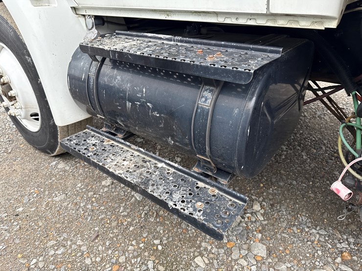 2004-international-durastar-4300-image-22