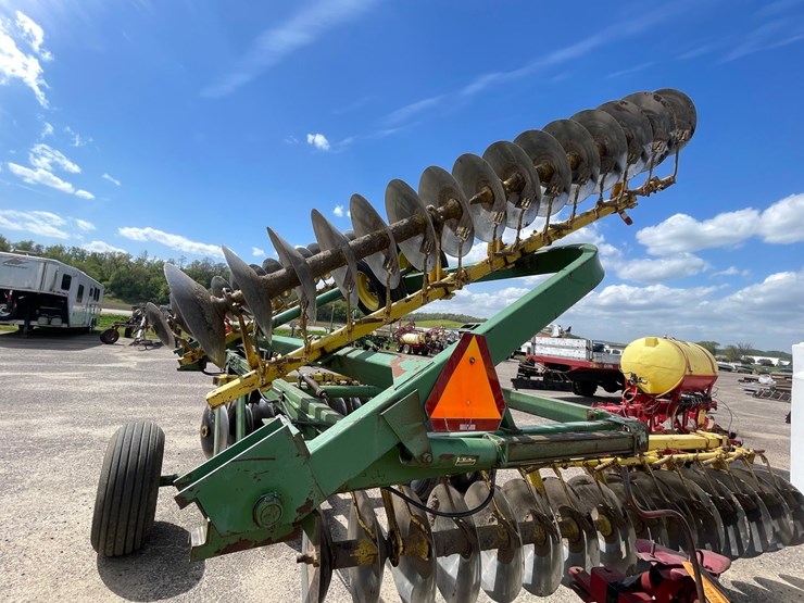 john-deere-220-image-9