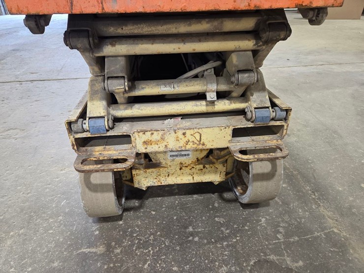 1999-jlg-2032-e2-electric-scissor-lift-image-14