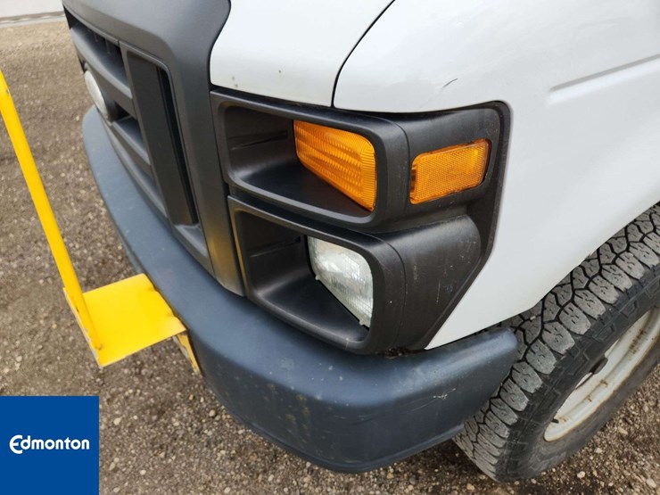 2014-ford-cargo-image-36