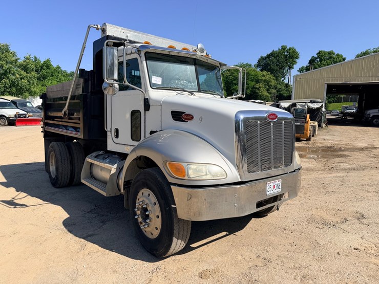 2006-peterbilt-335-image-12