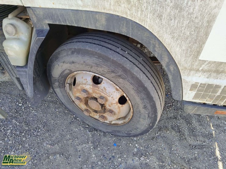 2015-mitsubishi-fuso-fe180-image-19