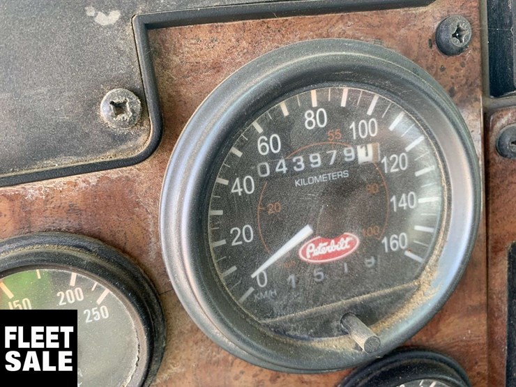2004-peterbilt-330-image-22