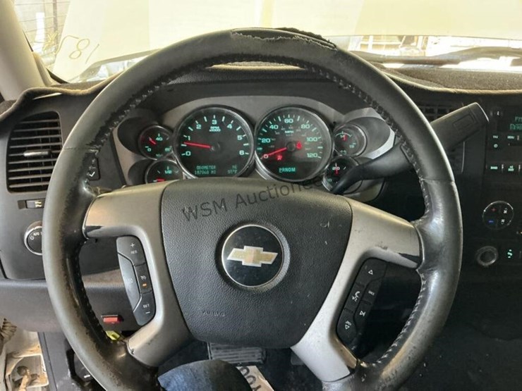2011-chevrolet-silverado-1500-image-16