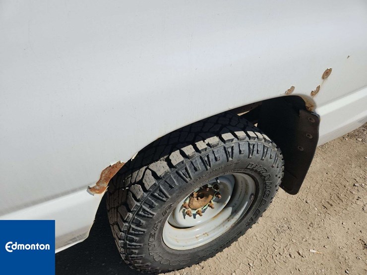 2014-ford-cargo-image-37