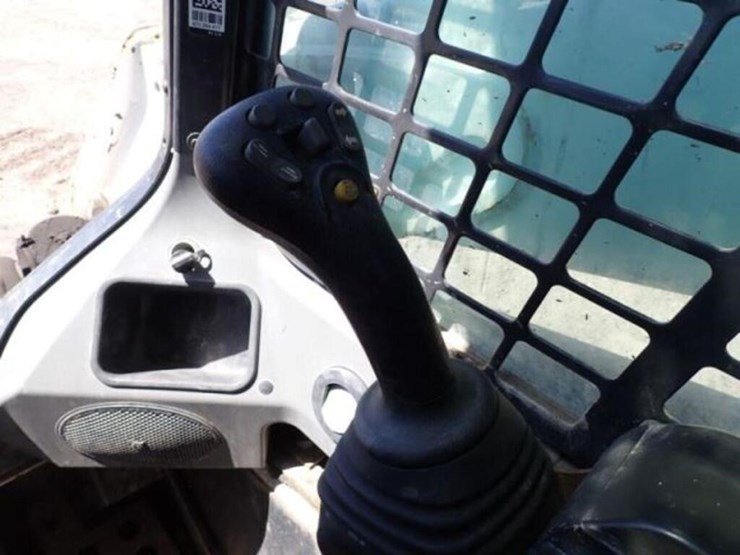 2014-bobcat-s590-image-14