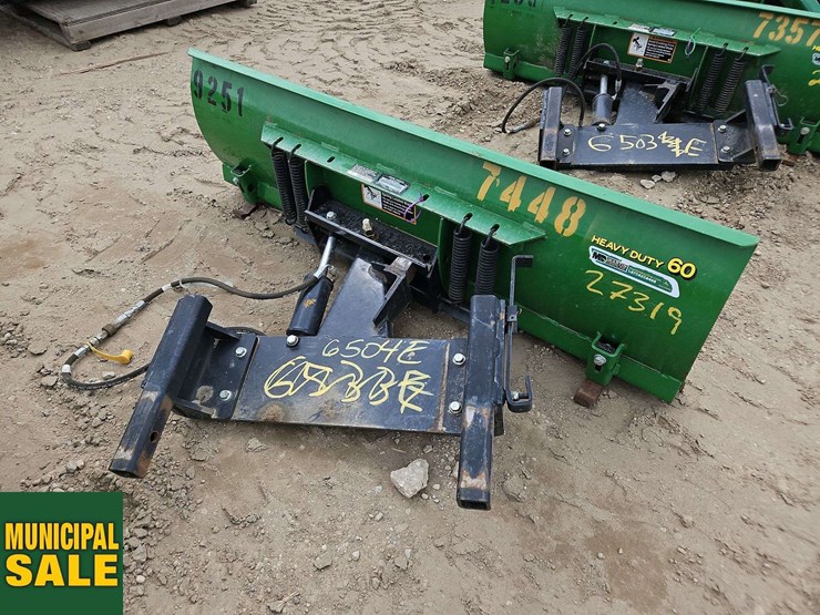 john-deere-60in-front-blade-image-2