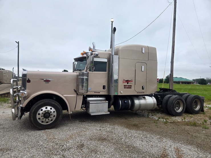 2016-peterbilt-389-image-5