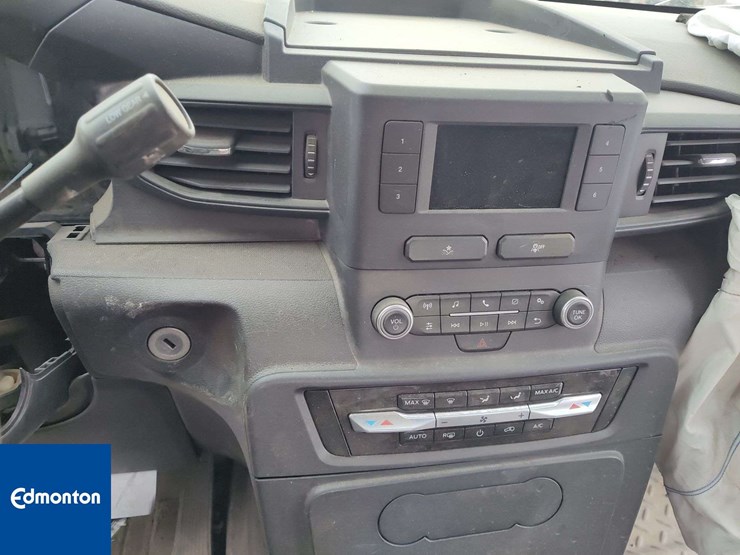 2023-ford-explorer-image-15