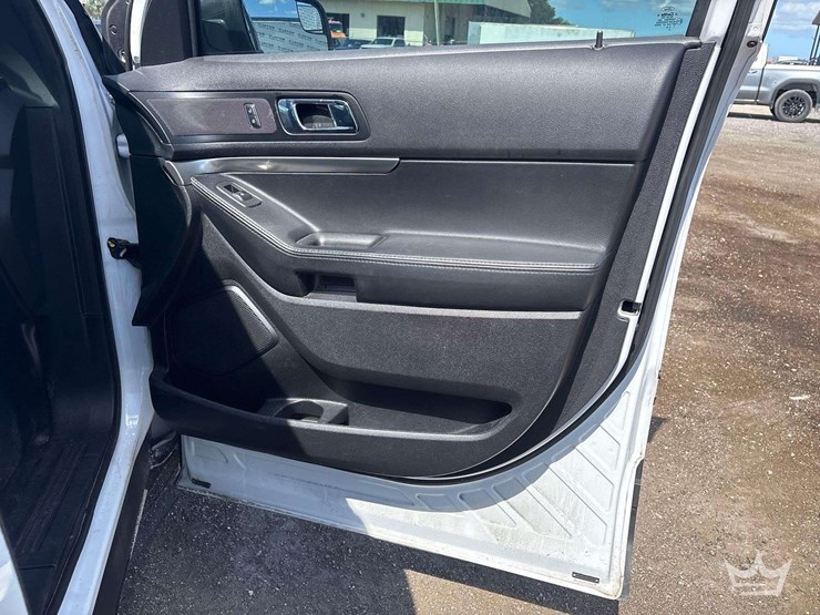 2017-ford-explorer-image-18