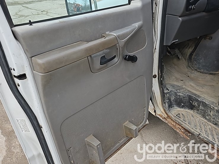 2002-ford-e450-image-25