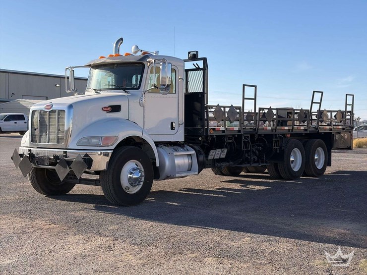 2015-peterbilt-348-image-1