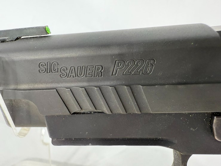 #17-•-sig-sauer-p226-9mm-pistol-uu768932-image-10