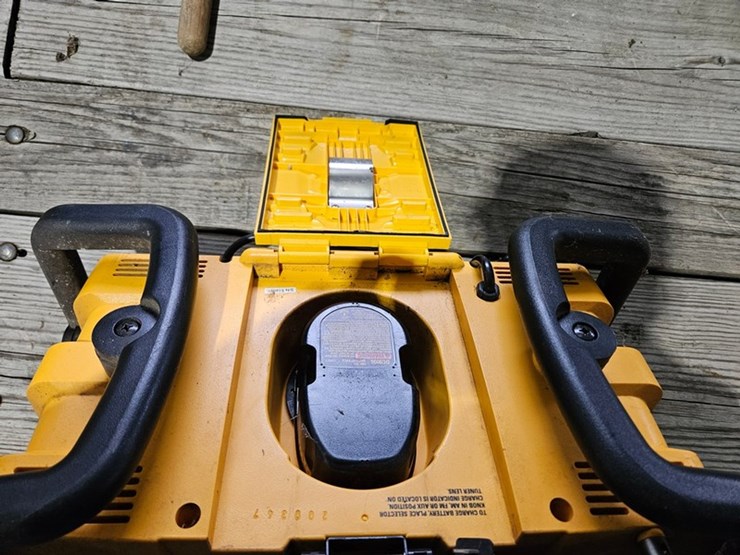#6248-•-dewalt-radio-image-10