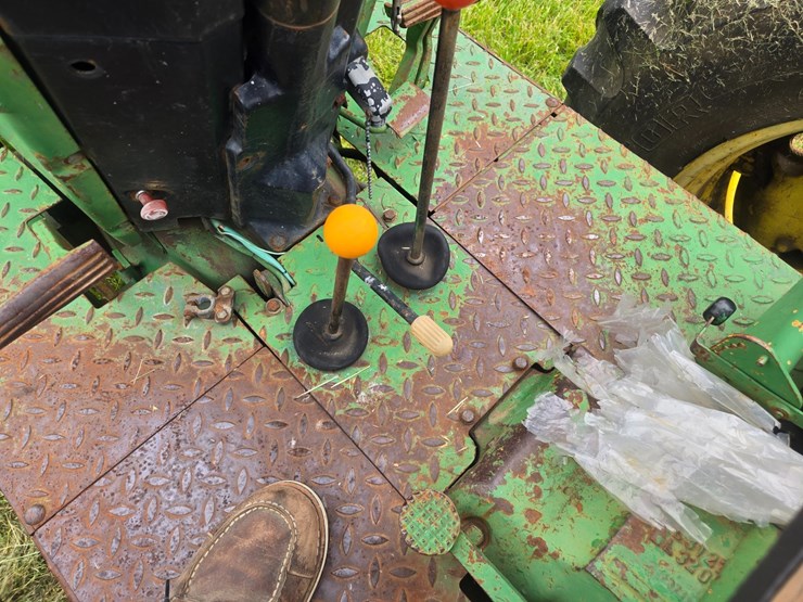 john-deere-2840-image-30