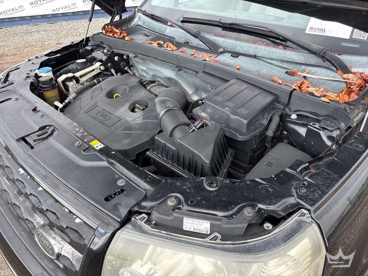 2014-land-rover-lr2-hse-image-9