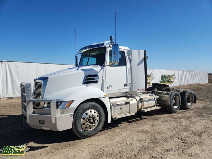 2021-western-star-5700xe-image-1