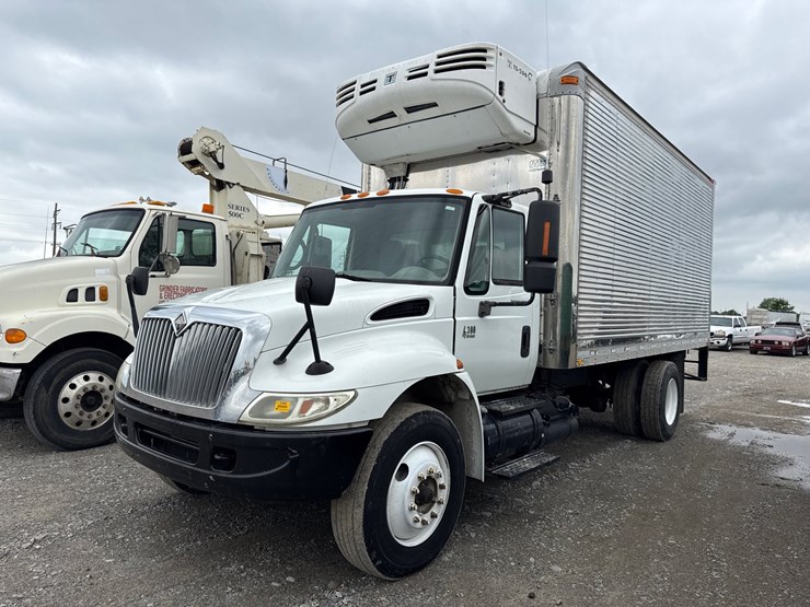 2004-international-durastar-4300-image-1