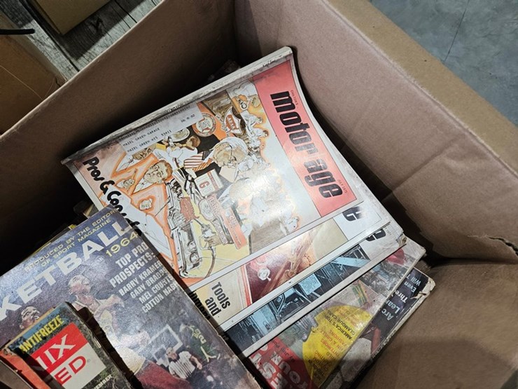 #6239-•-box-of-vintage-magazines-image-7